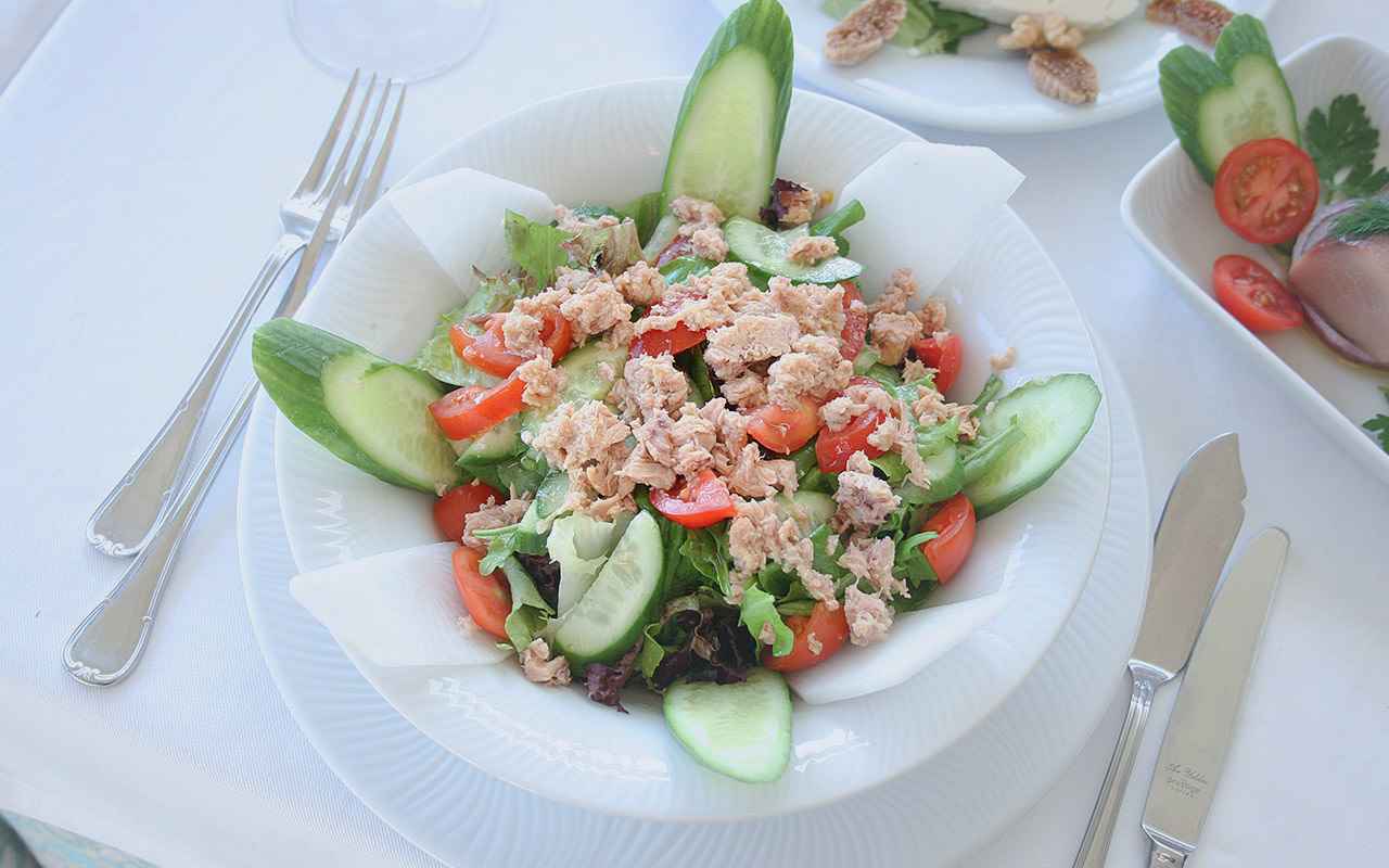 SALAD WITH TUNA